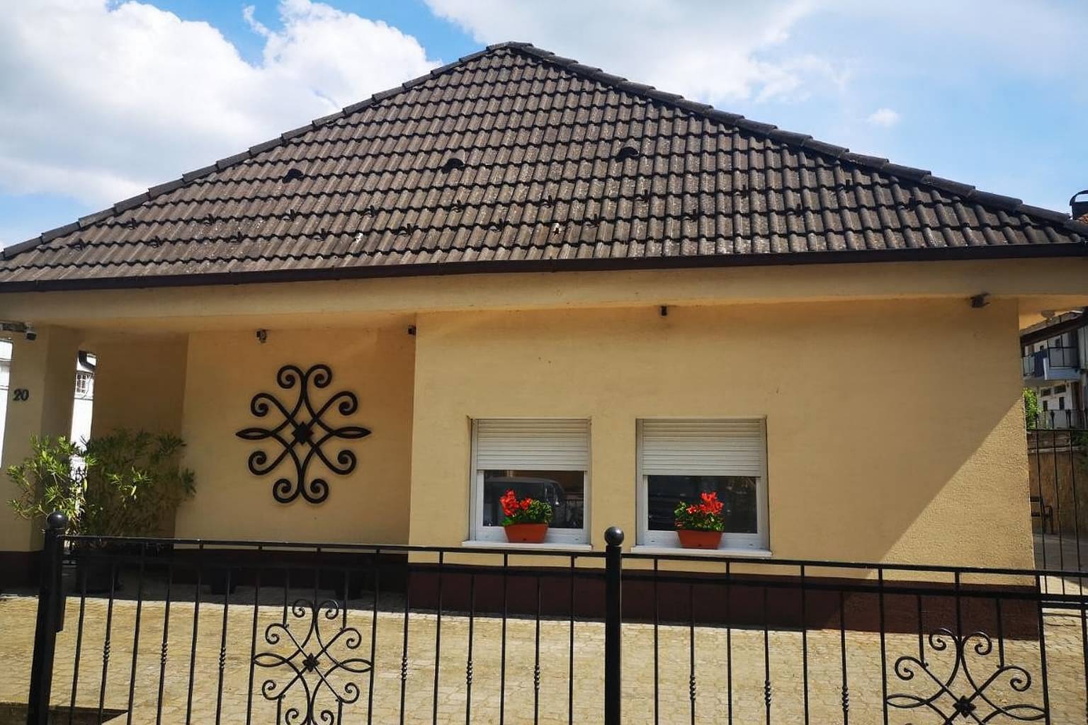 optimized_house_front Sétány Szálló Siófok front